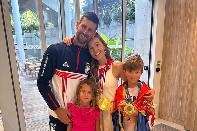 ‘দেশবিরোধী’ তকমা, সার্বিয়া ছেড়ে গ্রিসে থিতু হলেন জোকোভিচ